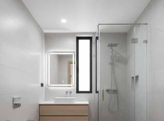 Divisiones de baño esquineras en L bogota