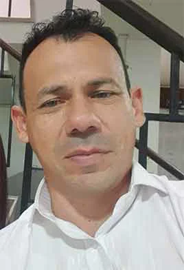 Manuel Acevedo Pinilla, técnico senior y fundador de Divisiones de Baño Bogotá 1A